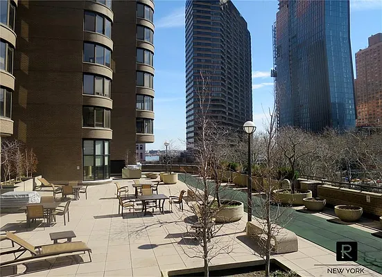 Rented by R New York | media 25