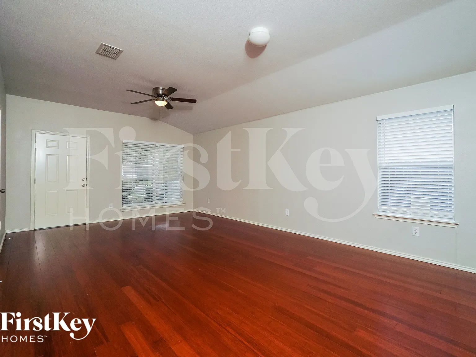 3 bed, 2.0 bath, 1577 sqft, $1,695 — Photo 3