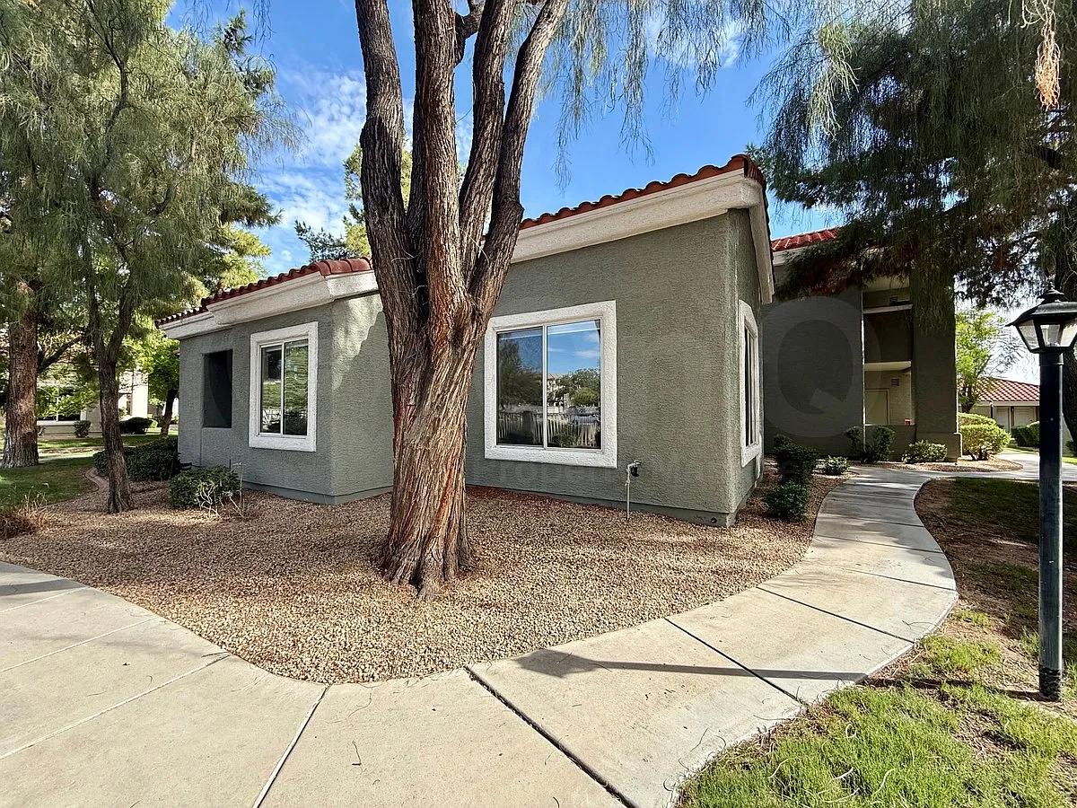 3 bed, 2.0 bath, 1215 sqft, $1,795 — Photo 2