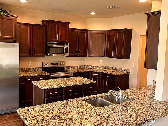 5th image of 10672 Zinnia Ct