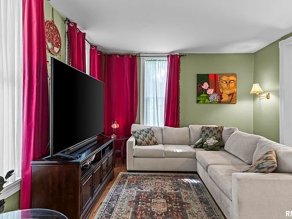 2nd image of 1015 W Washington St