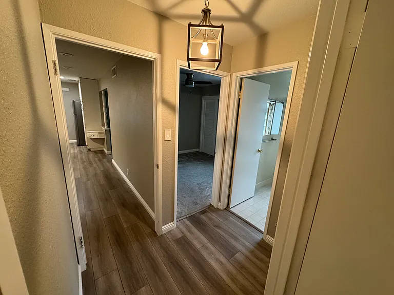 323 Garden Ct — Photo 7