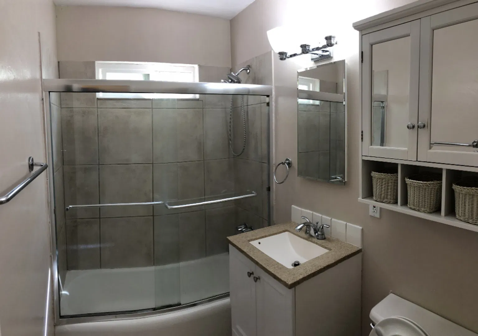 Prime Location! 2 Bedroom Apartment with Large Private Patio! In Unit Washer & Dryer! Gated Commu... — Photo 3