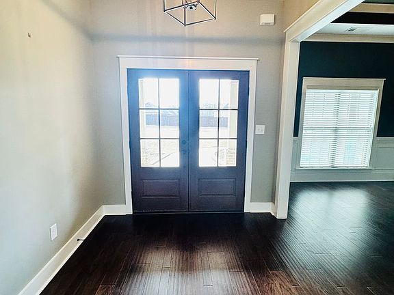 3rd image of 102 Twisted Laurel Ln