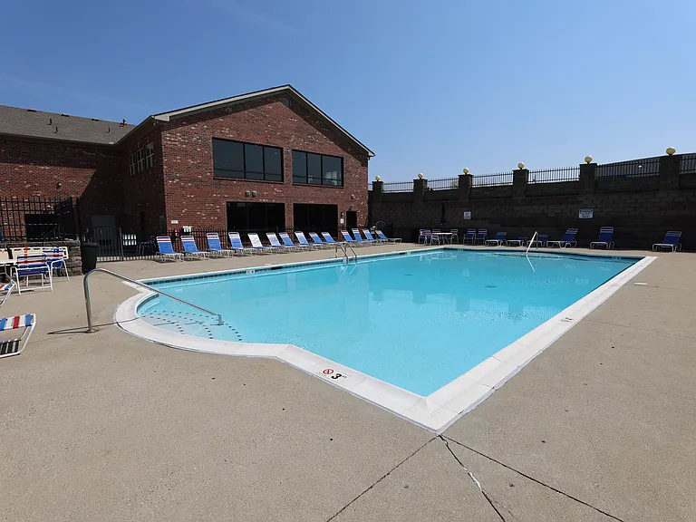 Shelby Oaks Apartments — Photo 11
