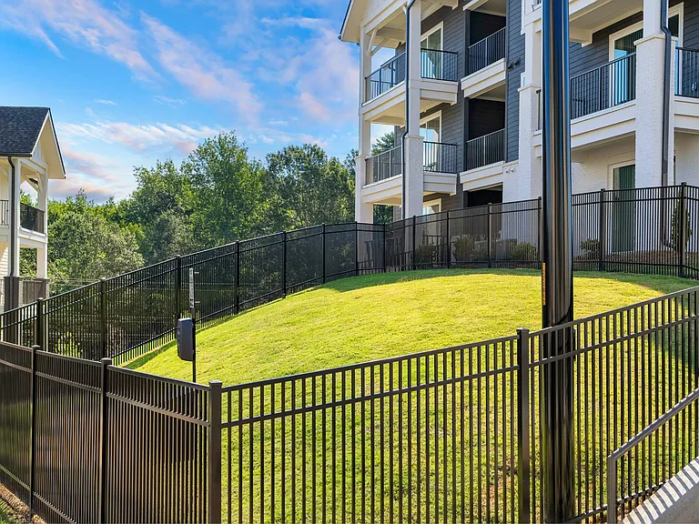 Adams Hill Apartments — Photo 30