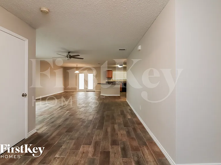 6200 Winnebago Ct — Photo 2