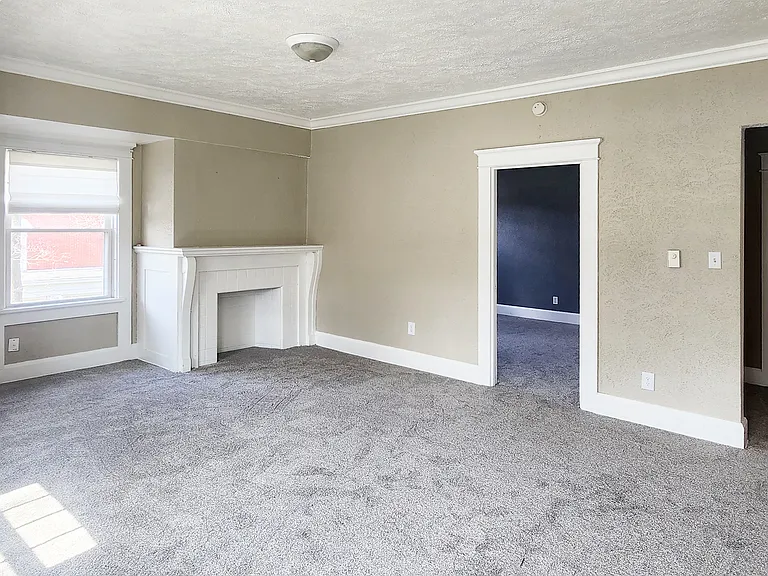 542 W 6th St #3 — Photo 2