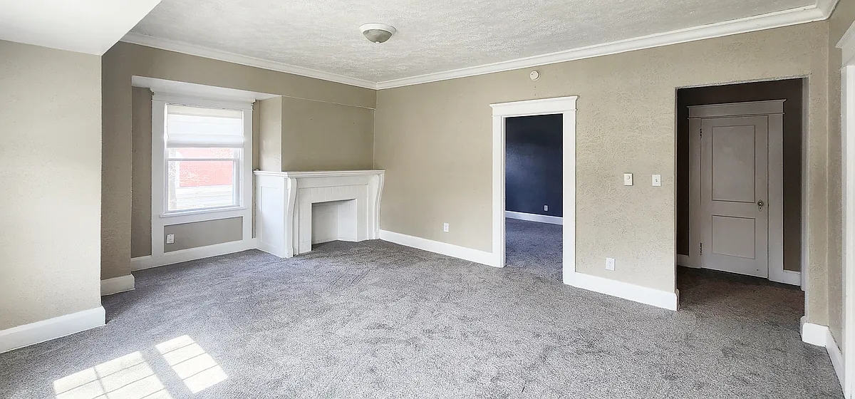 Building Photo - 542 W 6th St #3