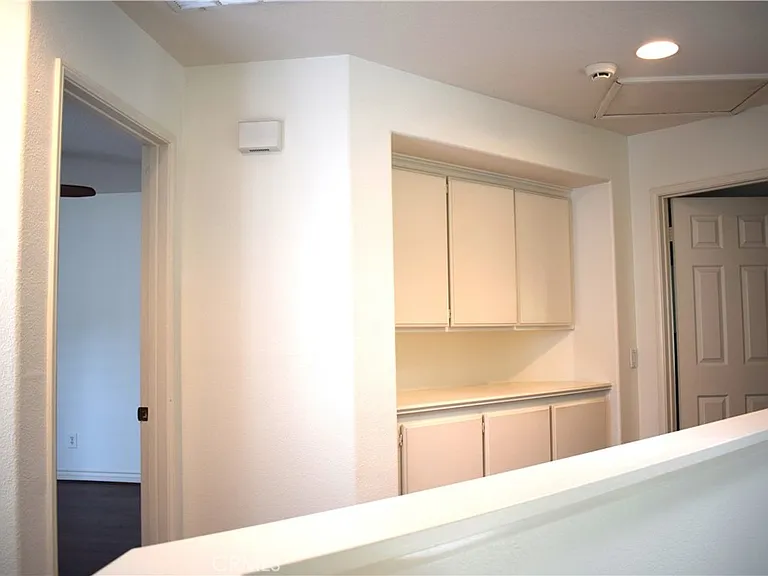 717 S Glenhurst Dr — Photo 13