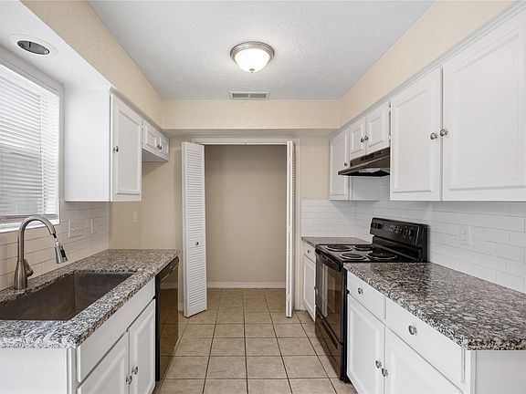 5th image of 14759 Perthshire Rd