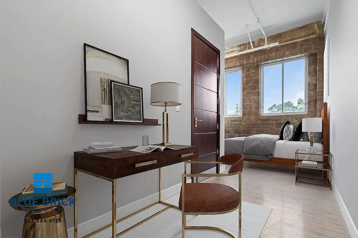 Minutes from Downtown LA & USC Stylish Unit with High Ceilings & Natural Light — Photo 4