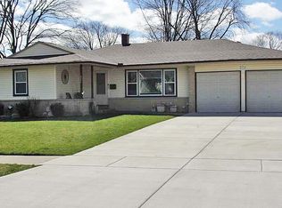 221 Fern Dr, Elk Grove Village, IL 60007