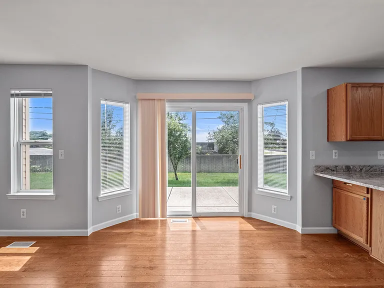1254 Hartland St — Photo 13