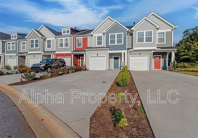32 Mardale Ln — Photo 2