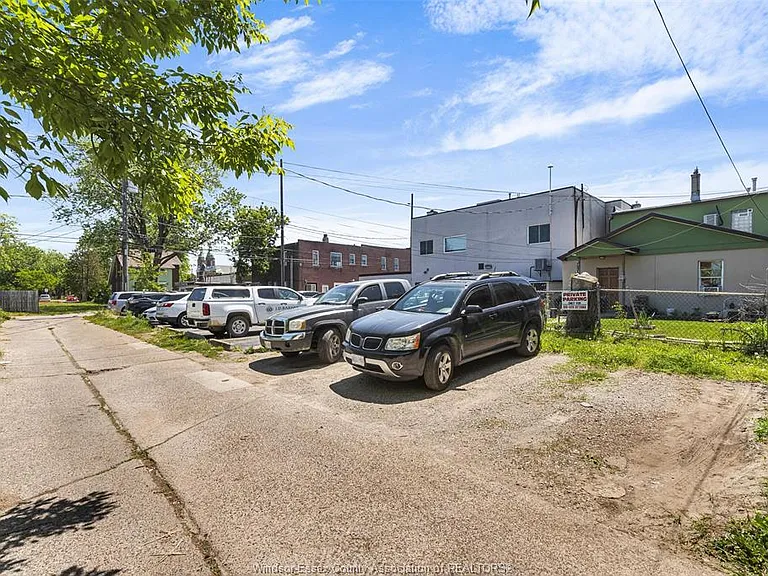 900 Ottawa St — Photo 23