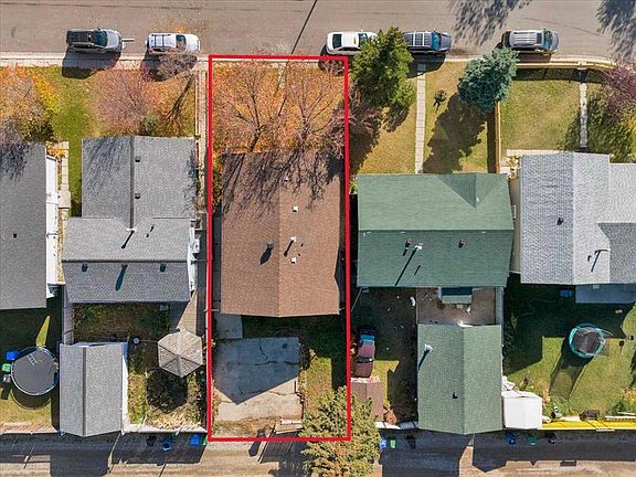 2nd image of 32 S Whitman Cres NE
