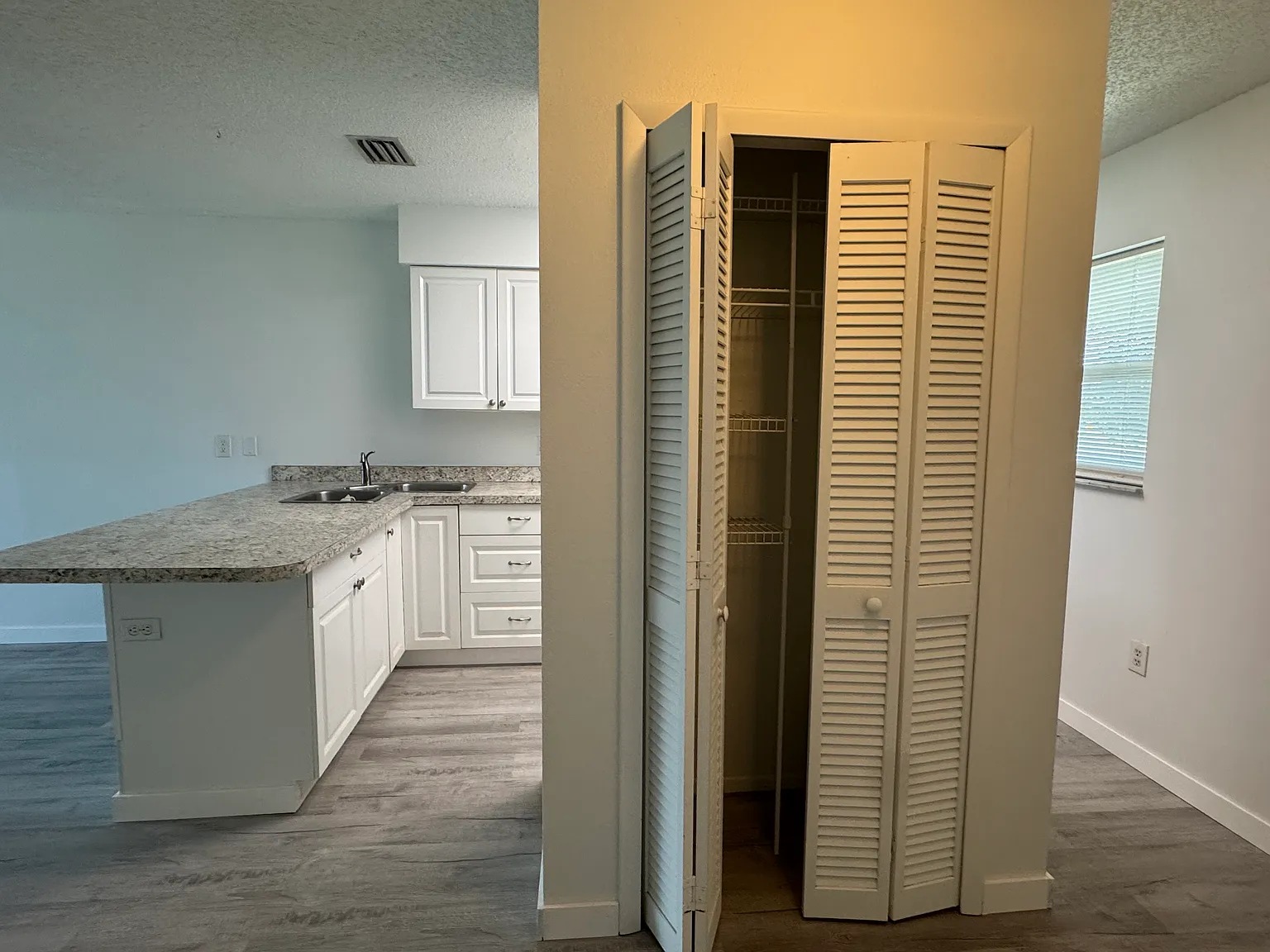 2 bed, 808 sqft, $1,299 — Photo 2