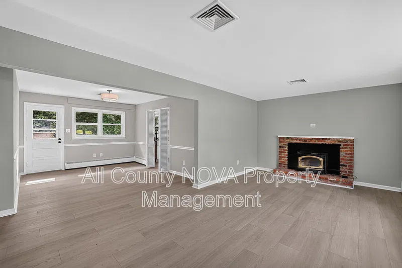 3 bed, 2.5 bath, $3,695 — Photo 2