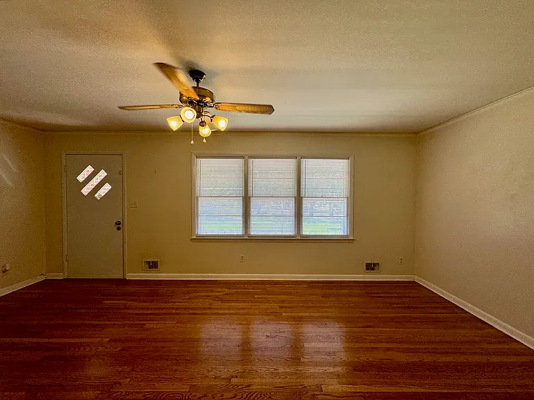 180 Westwood Ave — Photo 4