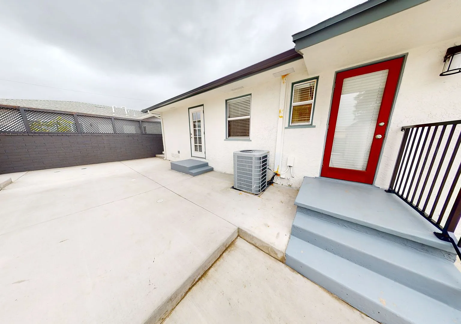 Large 3 bed 2 bath on 62nd! — Photo 2