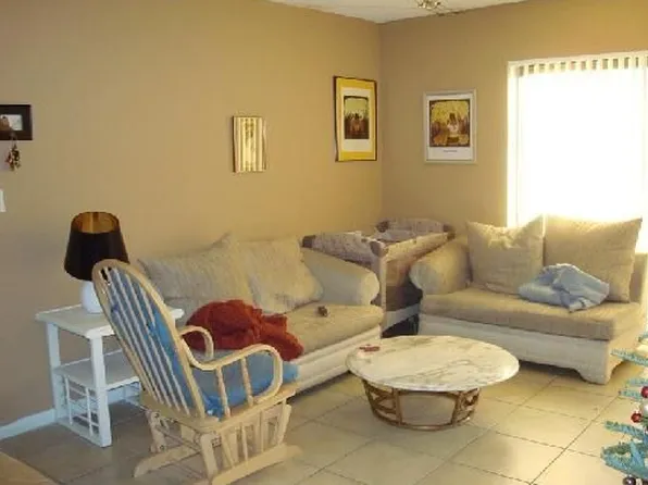 7215 NW 179th St APT 107, Hialeah, FL 33015