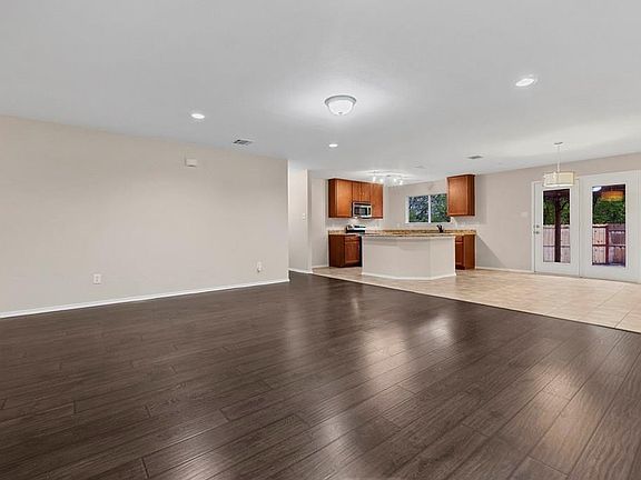 5th image of 8521 Shallow Creek Dr