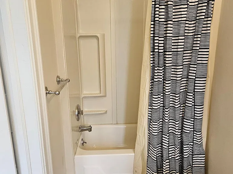 211 S Henderson Rd #3 — Photo 8