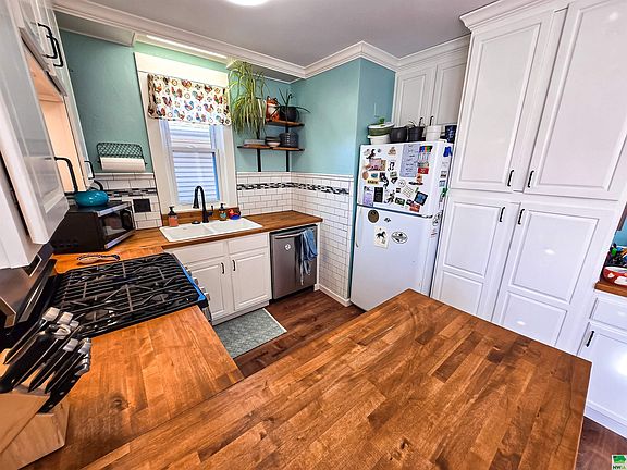 3rd image of 3222 Garretson Ave