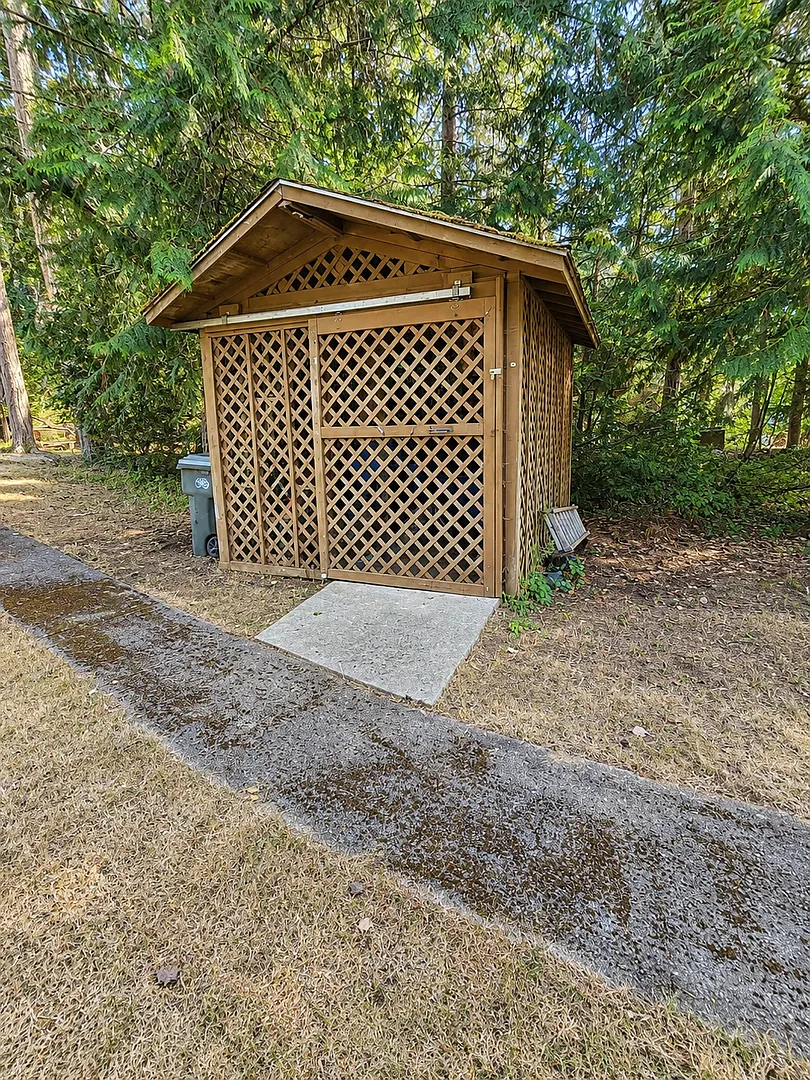 Renovated Clearwood Townhome with Lake Views — Photo 4