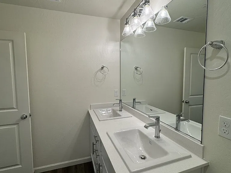 4549 Michelle Dr — Photo 26