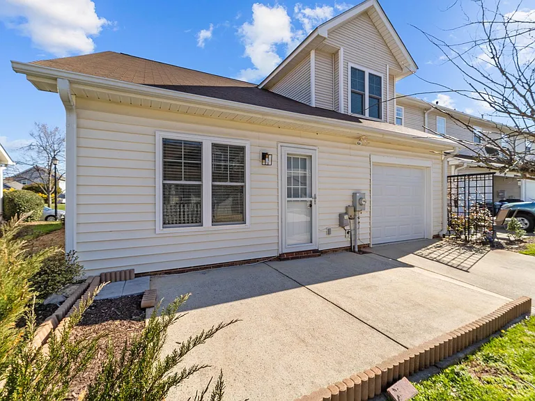 16842 Bridgeton Ln — Photo 32