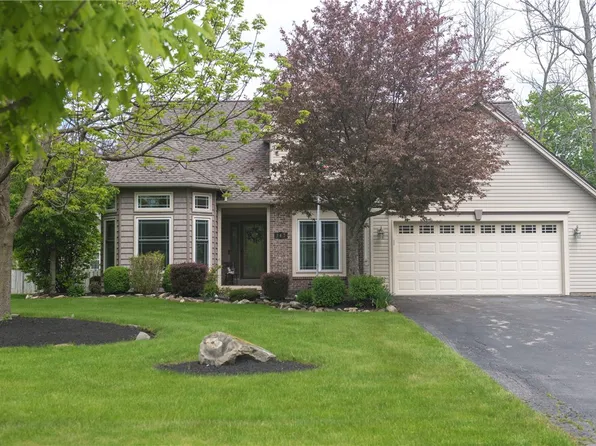347 Sunny Mill Ln, Rochester, NY 14626
