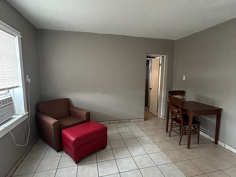 705 N Date St #4 — Photo 3