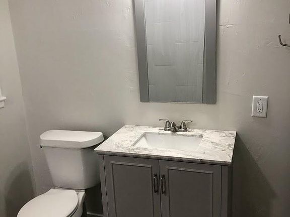3rd image of 443 NE 1st Ave APT 4