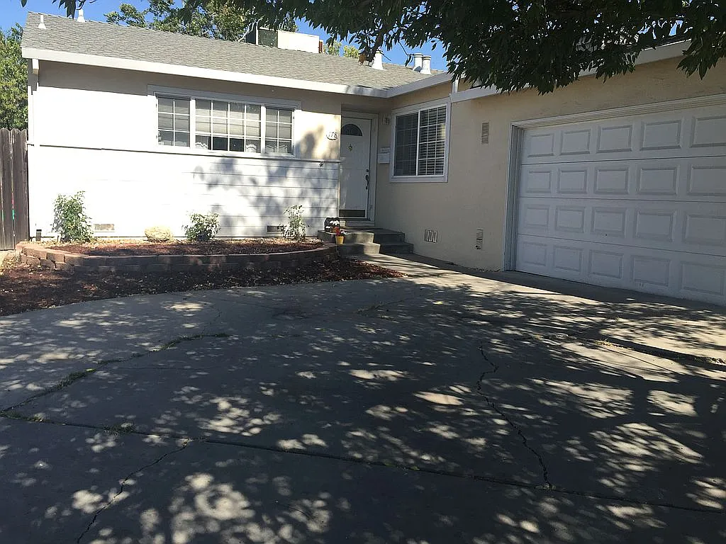 178 Martin Ave photo 1