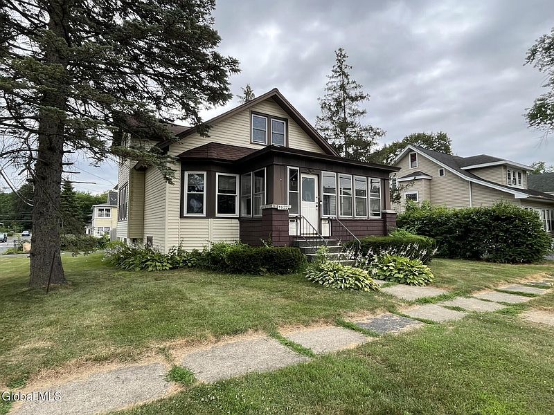 2nd image of 1822 7th Street