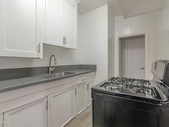 3rd image of 130 N Westmoreland Ave #202A