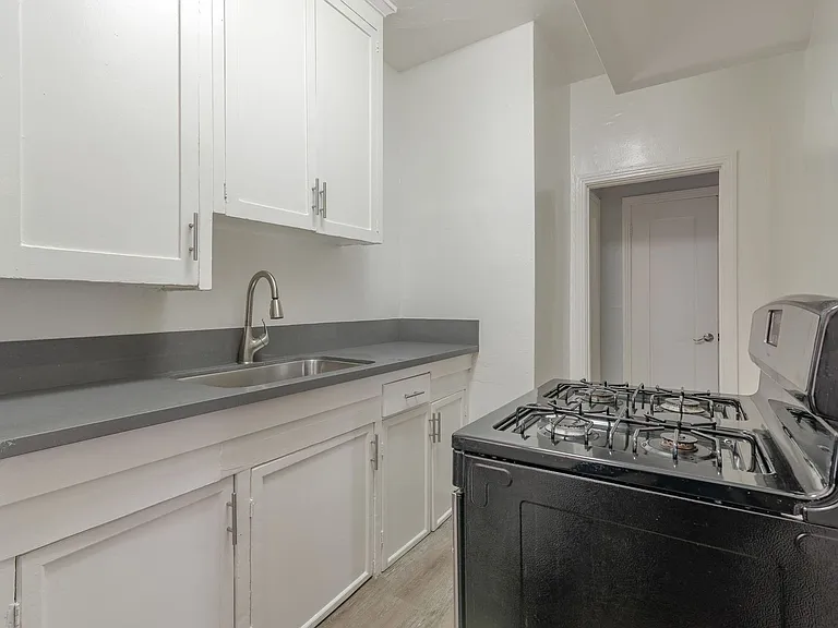 130 N Westmoreland Ave #208 — Photo 3