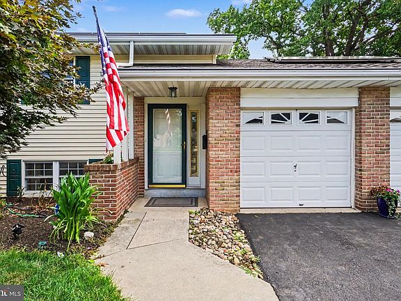 3rd image of 2 Sycamore Ln