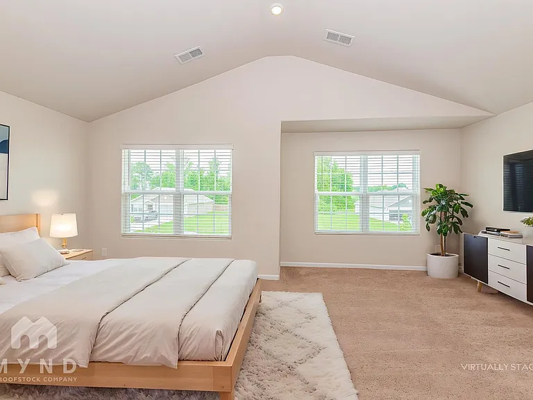 279 Royal Meadow Dr — Photo 3