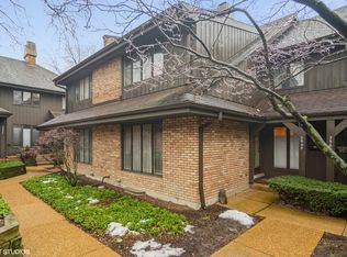 3903 Mission Hills Rd, Northbrook, IL 60062