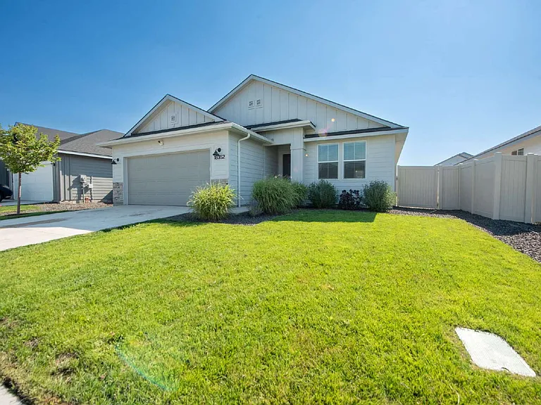 18352 N Lion Head Ave — Photo 2
