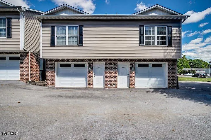 169 E Grande Ave #200