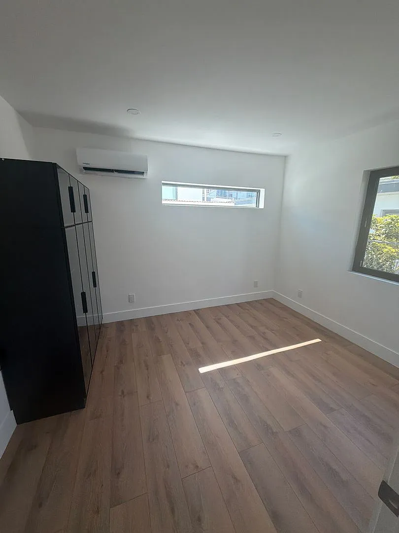 7801 Byron Ave — Photo 4