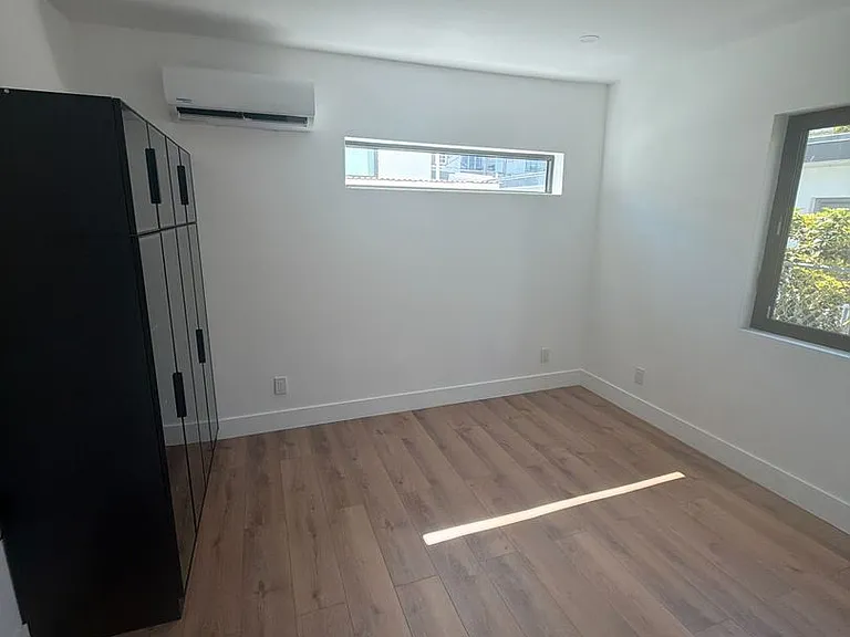 7801 Byron Ave — Photo 4