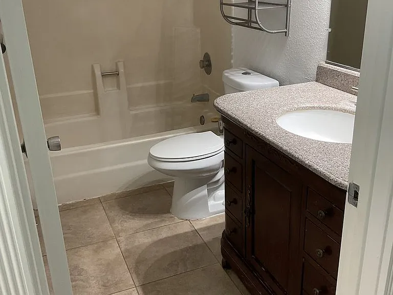 1068 Lupin Ave — Photo 8
