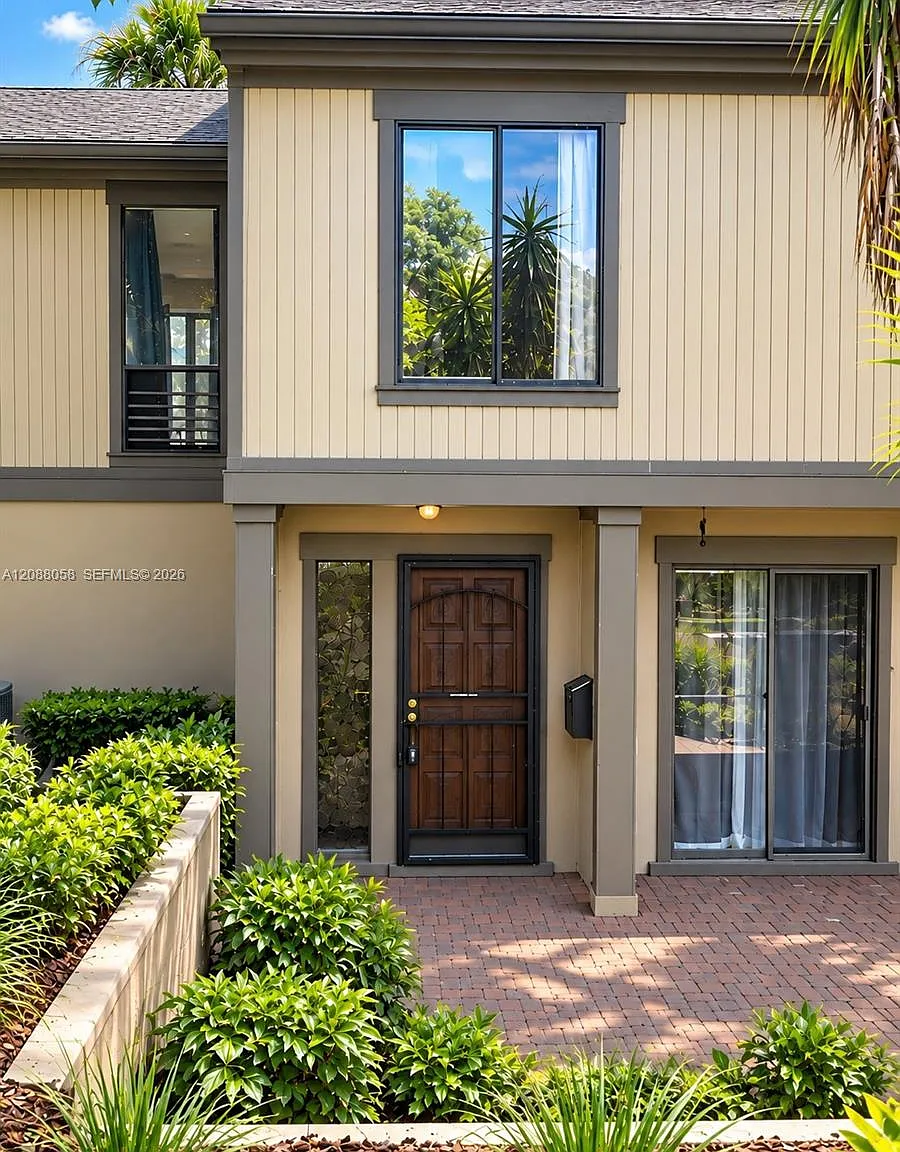 Lake Villas Condominium — Photo 2