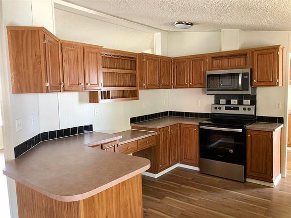 3rd image of 1040 W Lakeside Dr