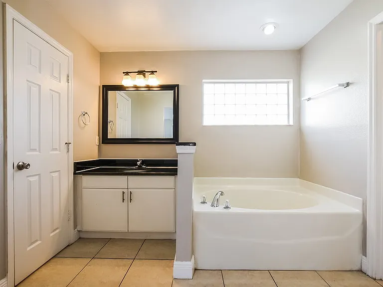 870 Jarnac Dr — Photo 14